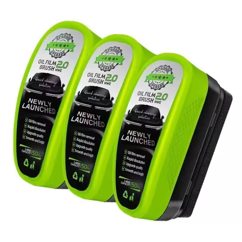 New car window clear oil film cleaner, car glass cleaning brush, windshield renovation and stain removal, car cleaning.